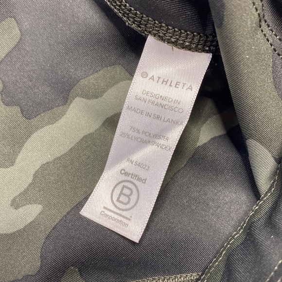 Athleta Ultimate 7/8 Camo Tights Leggings With Thigh Pockets Size Medium - Picture 9 of 13